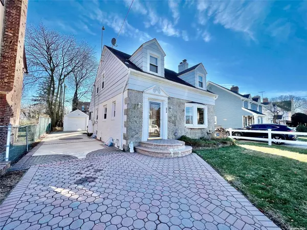 22 Devon RD, Hempstead, NY 11550