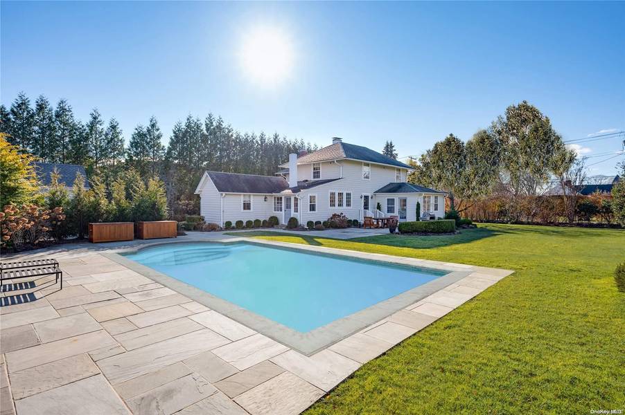 22 Beach RD, Westhampton Beach, NY 11978