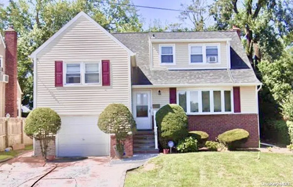 29 Ocean AVE, Malverne, NY 11565
