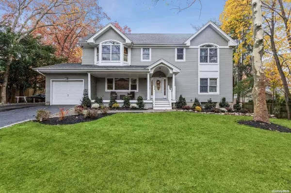 37 Averly PL, Smithtown, NY 11787