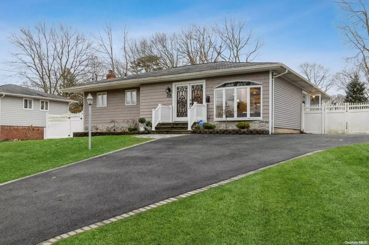 Commack, NY 11725,10 Harvard LN