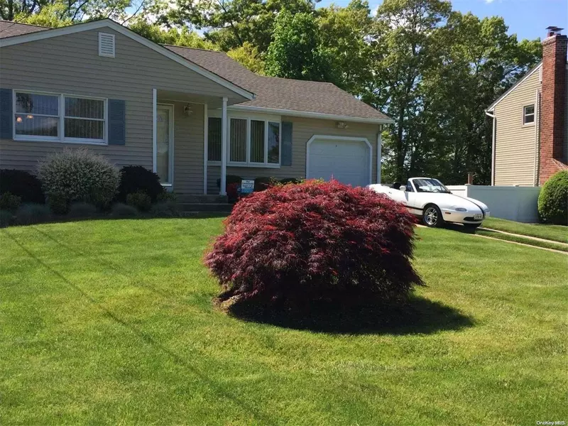 23 Woodbury RD, Hauppauge, NY 11788