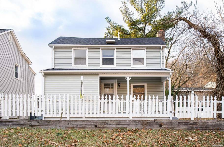 302 Pine Hollow RD, Oyster Bay, NY 11771