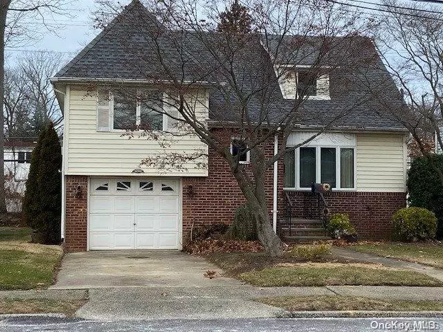 Lynbrook, NY 11563,290 Whitehall ST