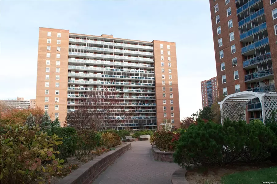 97-40 62 DR #14L, Rego Park, NY 11374