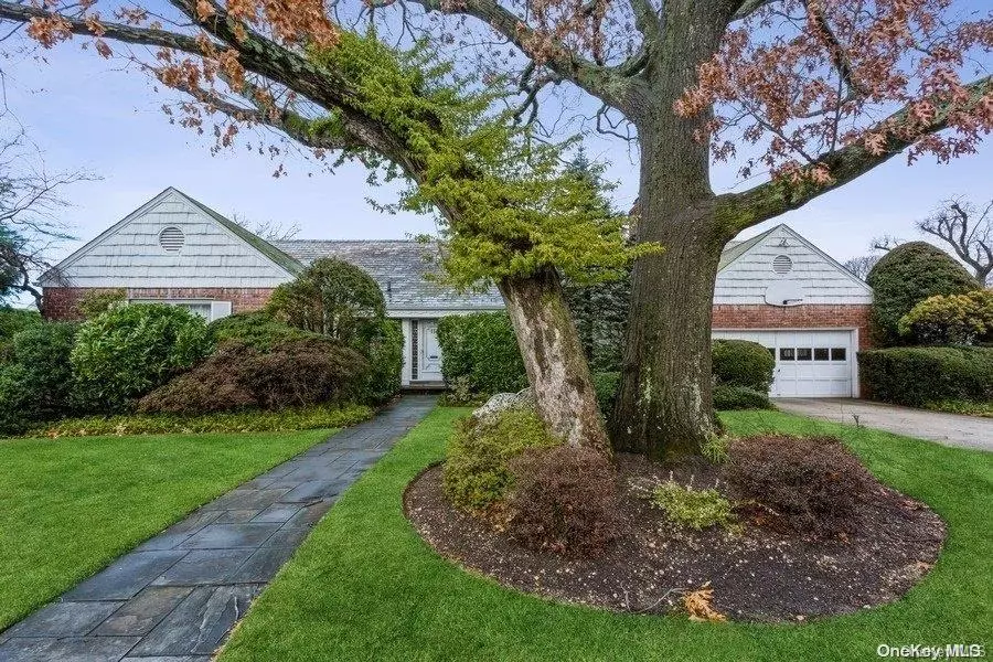 Rockville Centre, NY 11570,111 Arrandale RD