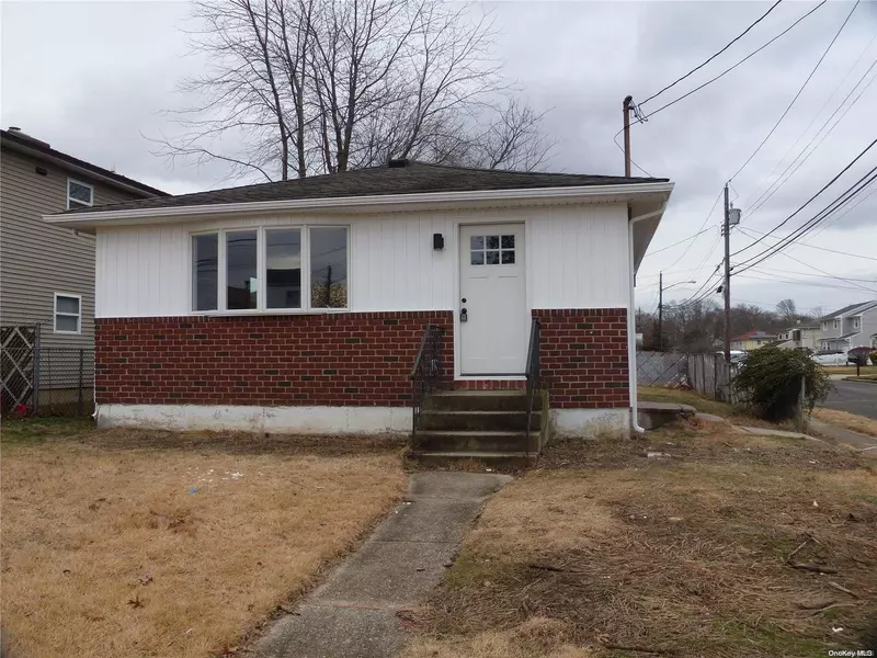 68 Dover ST, Massapequa, NY 11758