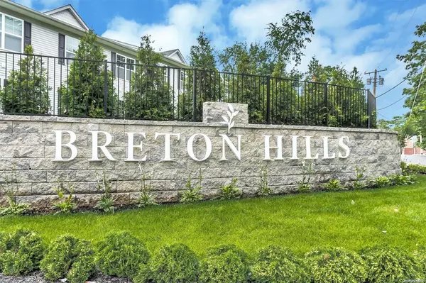 Glen Cove, NY 11542,410 Breton WAY #410