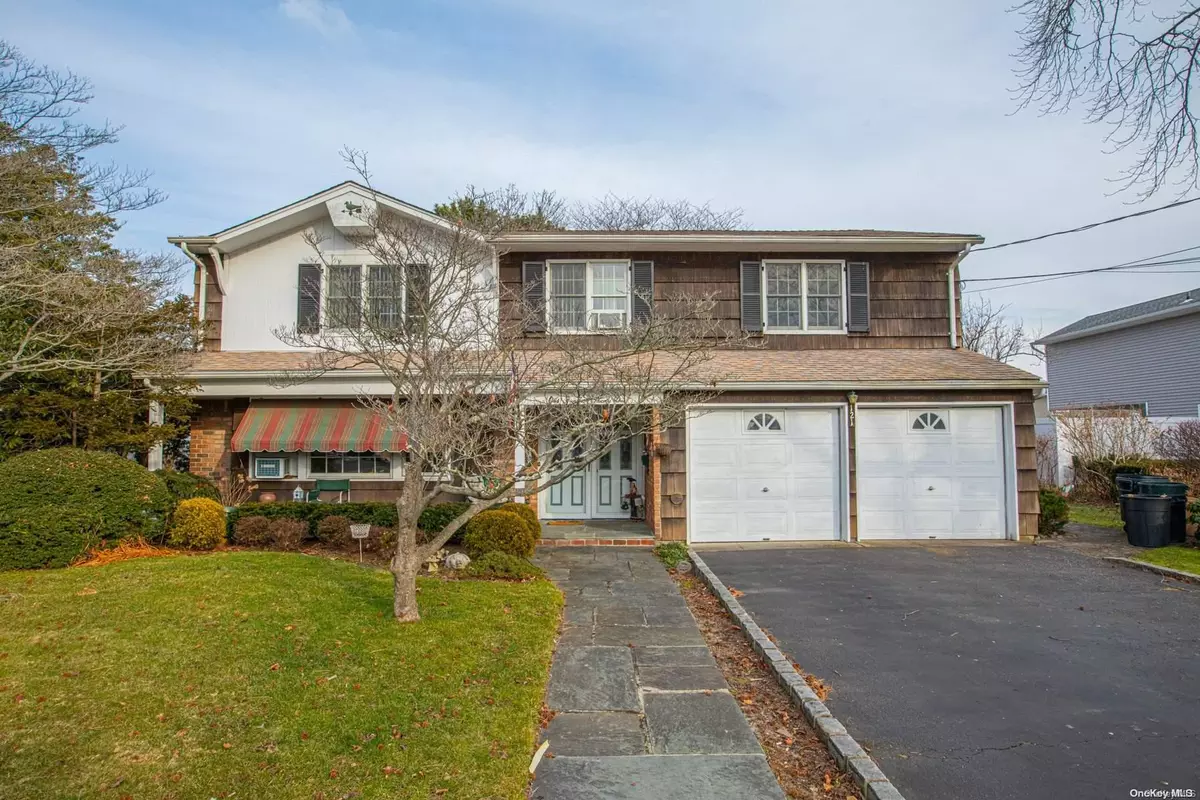 West Islip, NY 11795,121 Cedar Point DR