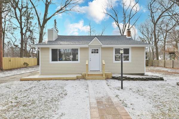 24 Oak ST, Lake Grove, NY 11755