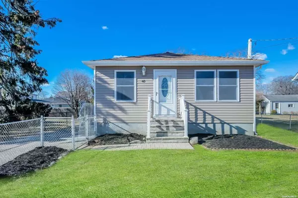 42 Ferndale BLVD, Islip, NY 11751