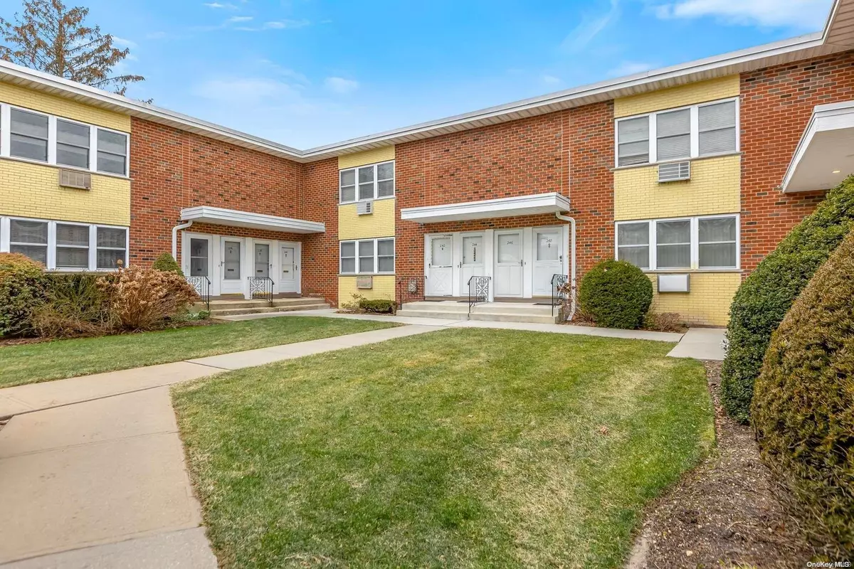 West Babylon, NY 11704,248 Farber DR #248