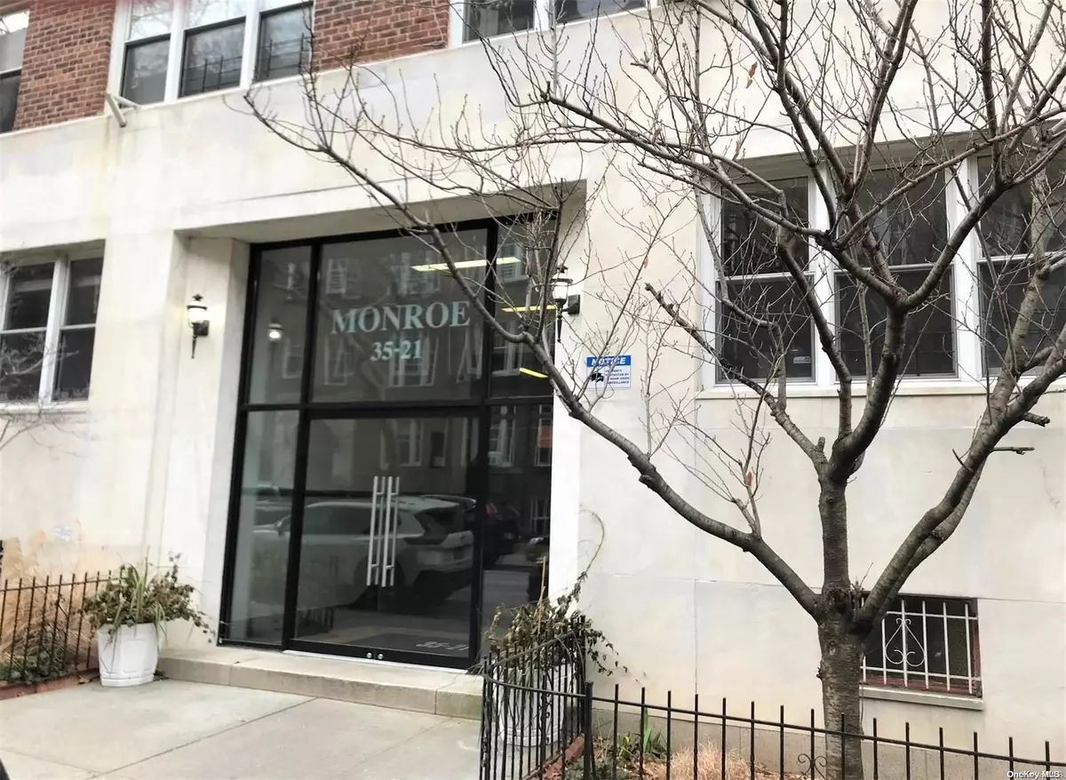 Jackson Heights, NY 11372,35-21 79 ST #3C