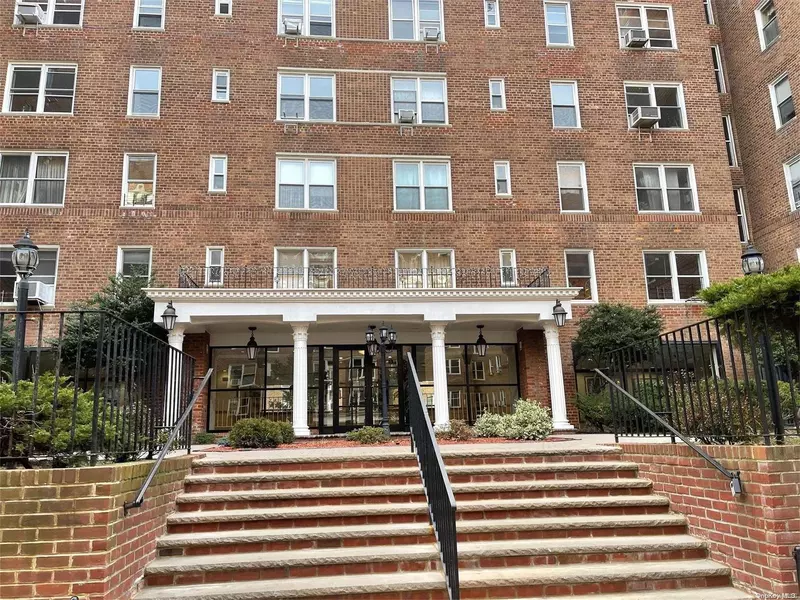 105-25 64th Ave #5D, Forest Hills, NY 11375