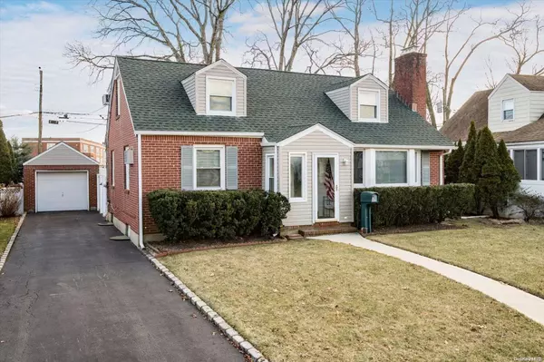 20 Surrey DR, Merrick, NY 11566