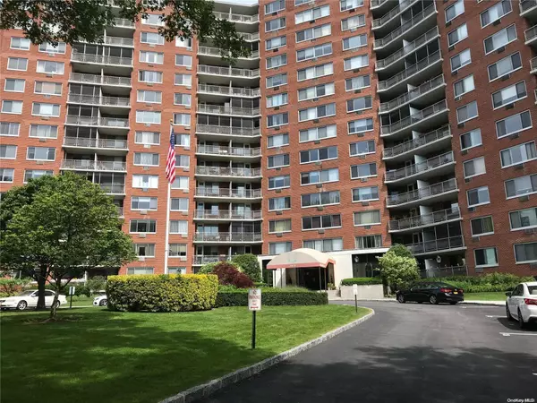 220-55 46th AVE #2T, Bayside, NY 11361