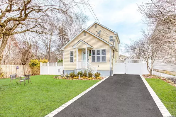 199 Carroll ST, Port Jefferson Station, NY 11776