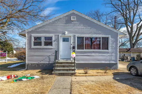 156 President ST, Hempstead, NY 11550