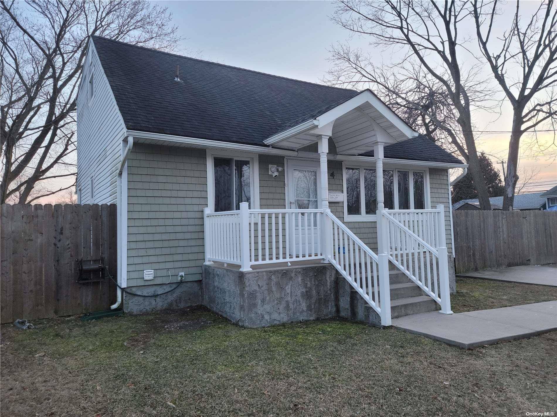 4 E Locust ST, Central Islip, NY 11722