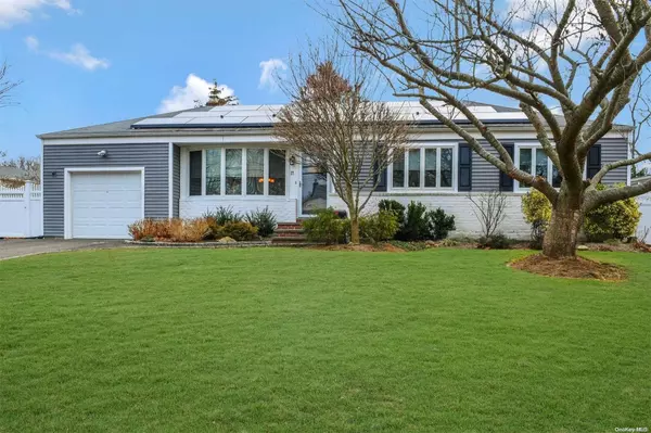 27 Goldsmith AVE, Greenlawn, NY 11740