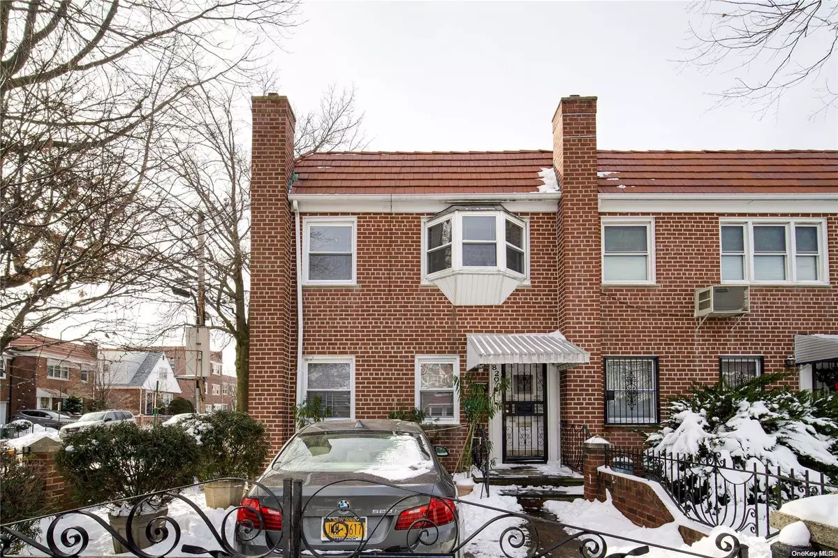 Astoria, NY 11105,4820 Ditmars Blvd