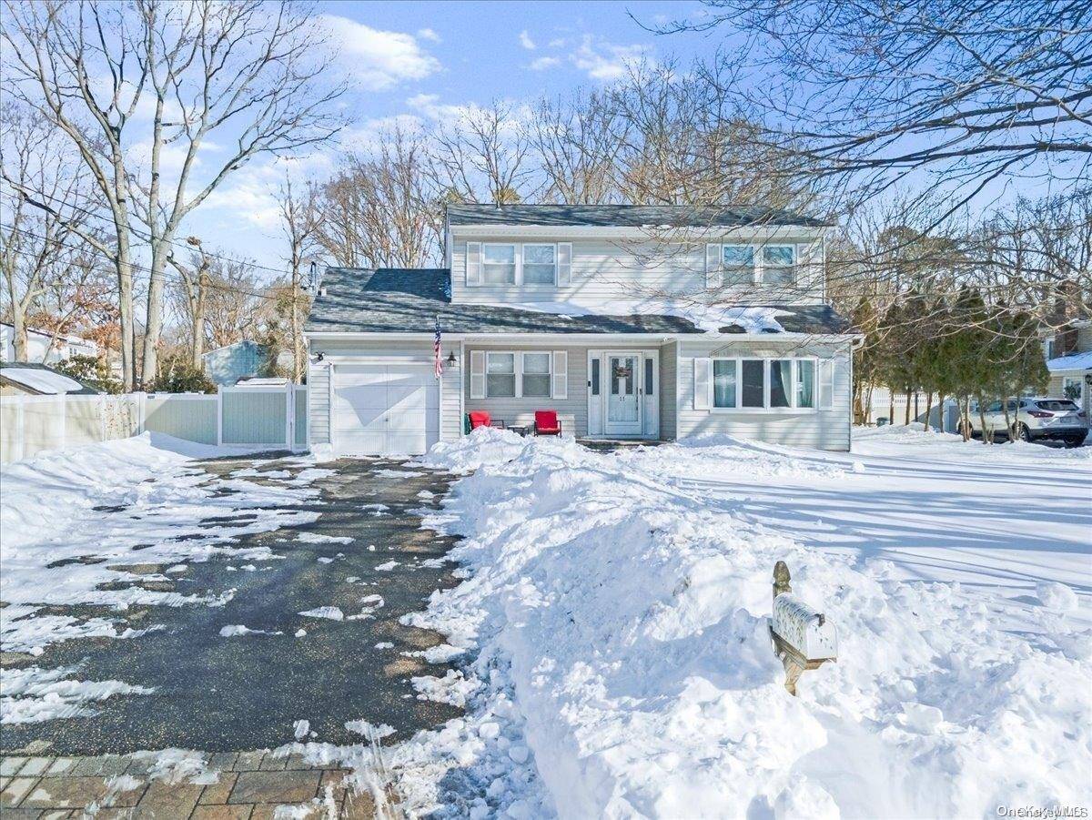 11 May Court, Ronkonkoma, NY 11779