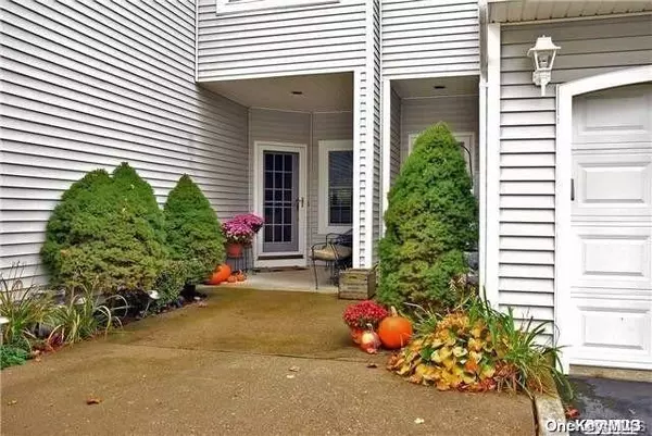 160 Windward #160, Port Jefferson, NY 11777