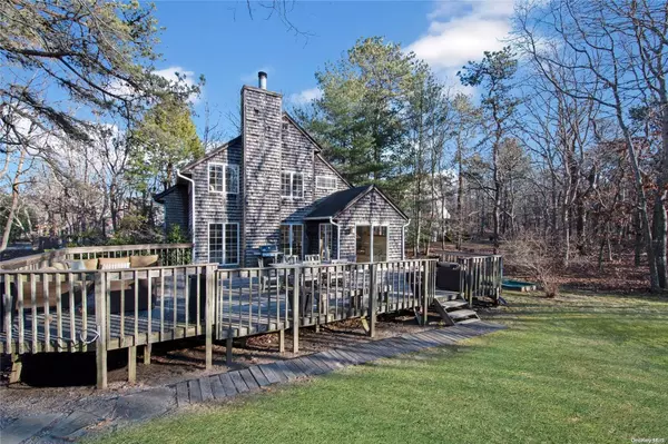 15 Hedges AVE, East Hampton, NY 11937