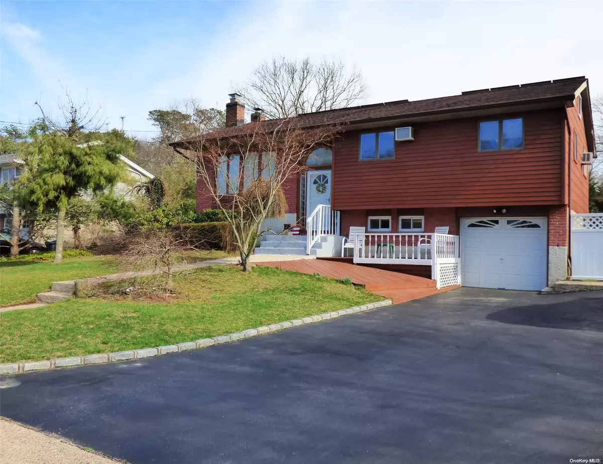 Smithtown, NY 11787,4 Hindes CT