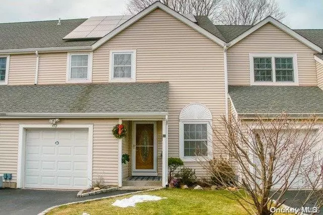 Babylon, NY 11702,472 Village Oaks LN #472