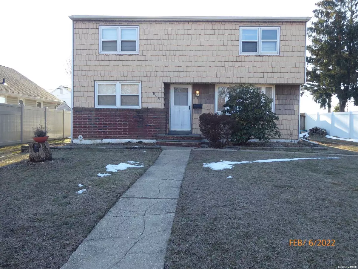 Wantagh, NY 11793,828 Bruce DR