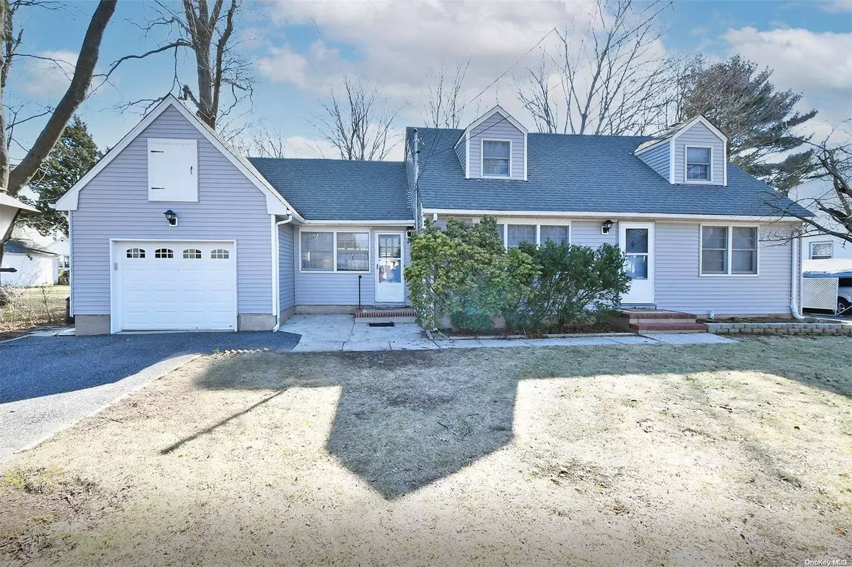Huntington Station, NY 11746,101 E 12th ST