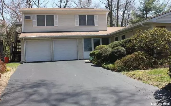 25 Gables BLVD, Setauket, NY 11733