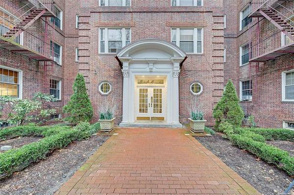 117-01 Park Lane South #B1I, Kew Gardens, NY 11415