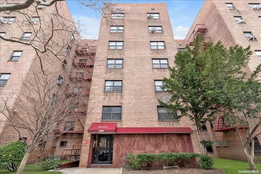 29-09 137th ST #4B, Flushing, NY 11354