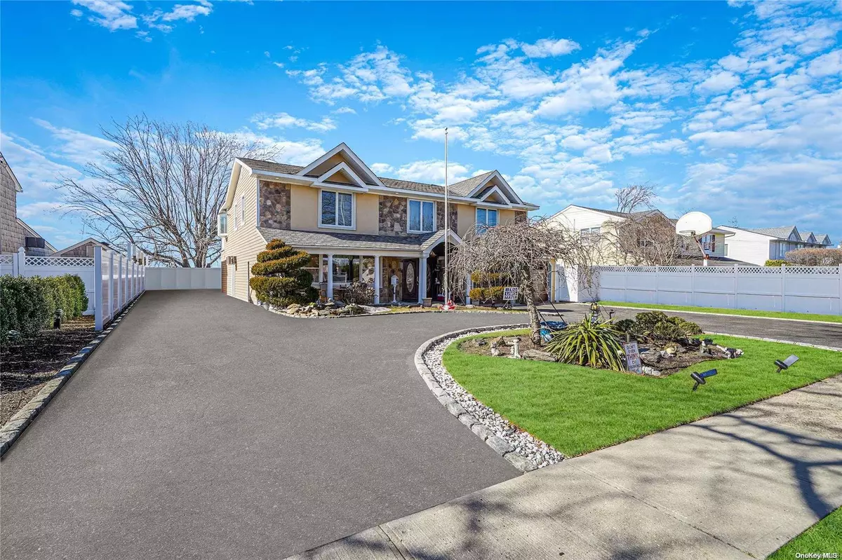 West Islip, NY 11795,126 Cedar Point DR