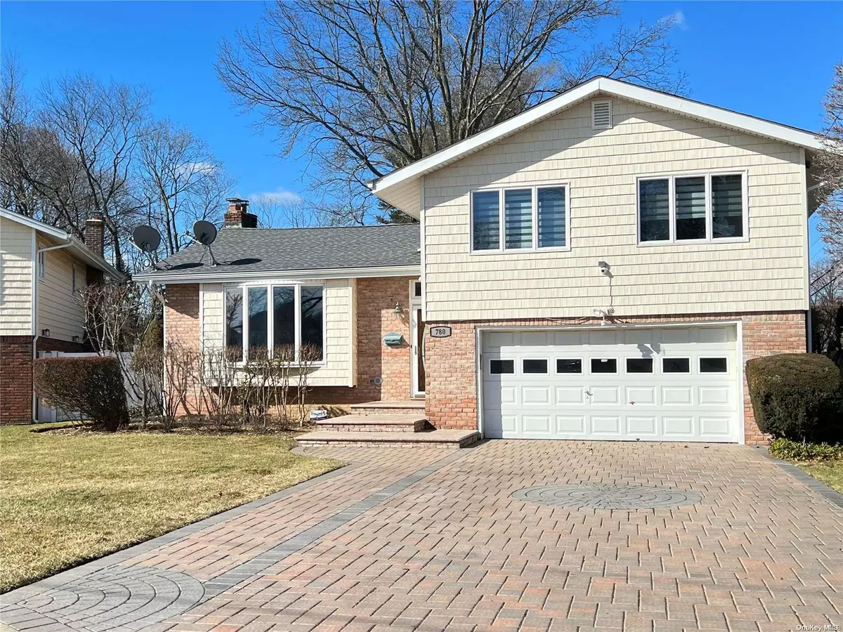 North Bellmore, NY 11710,780 Sacco PL