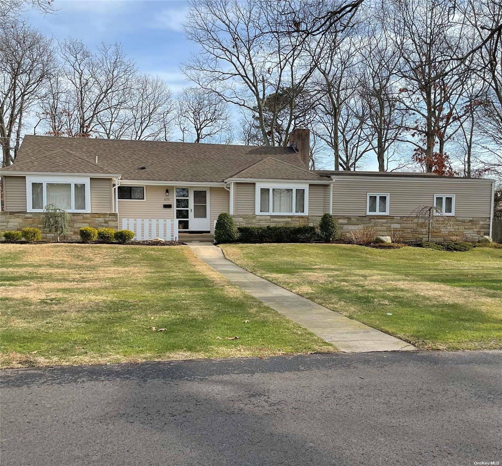 1171 Patricia AVE, West Islip, NY 11795