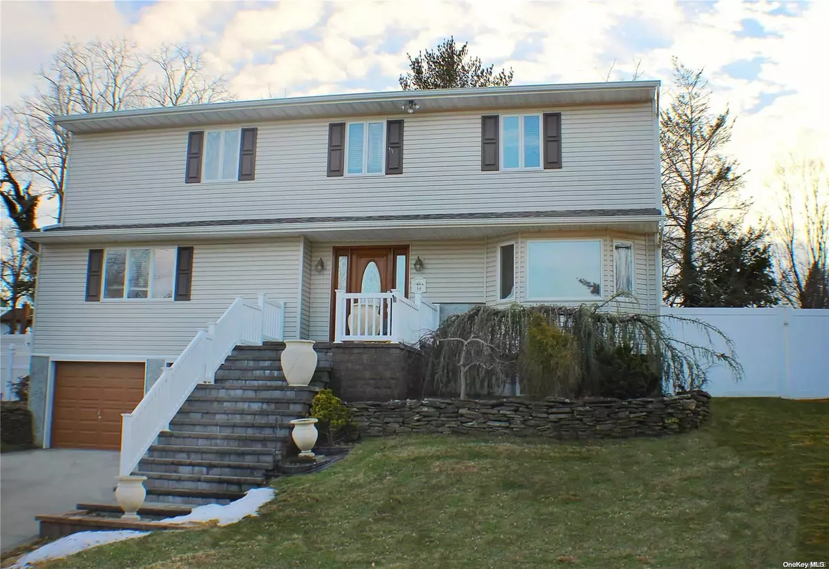 Kings Park, NY 11754,14 Bowman LN