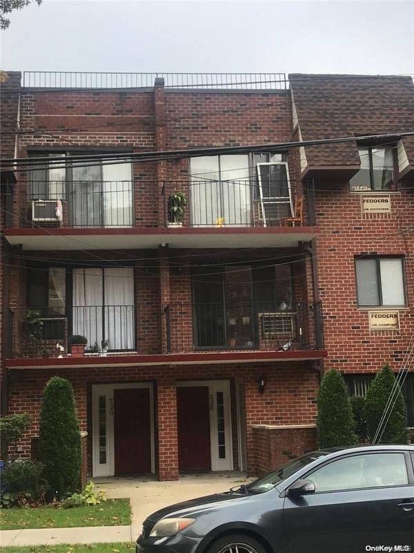 71-38 163rd ST #3 Fl,  Fresh Meadows,  NY 11365