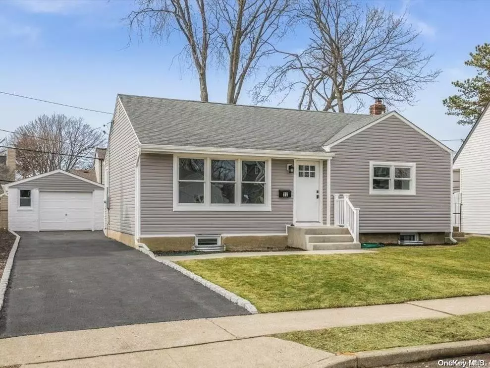 Bethpage, NY 11714,22 Devon RD