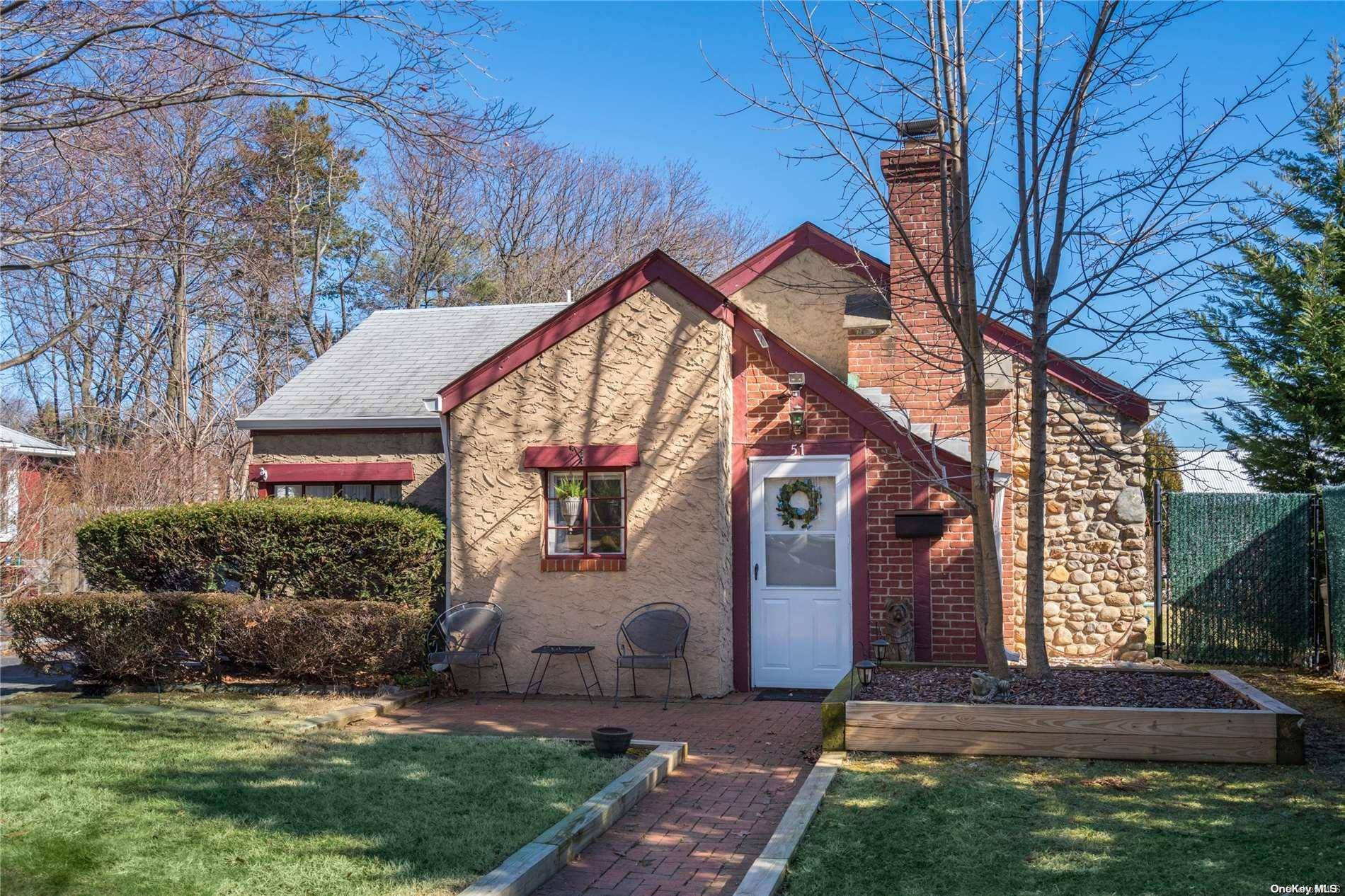 51 Jefferson AVE, Northport, NY 11768