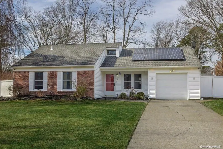 56 Glenmere LN, Coram, NY 11727