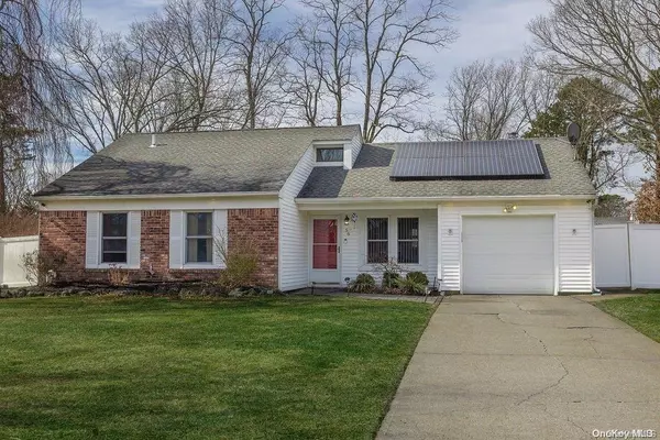 Coram, NY 11727,56 Glenmere LN