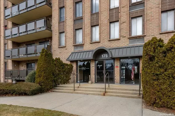 Westbury, NY 11590,175 Maple AVE #4b