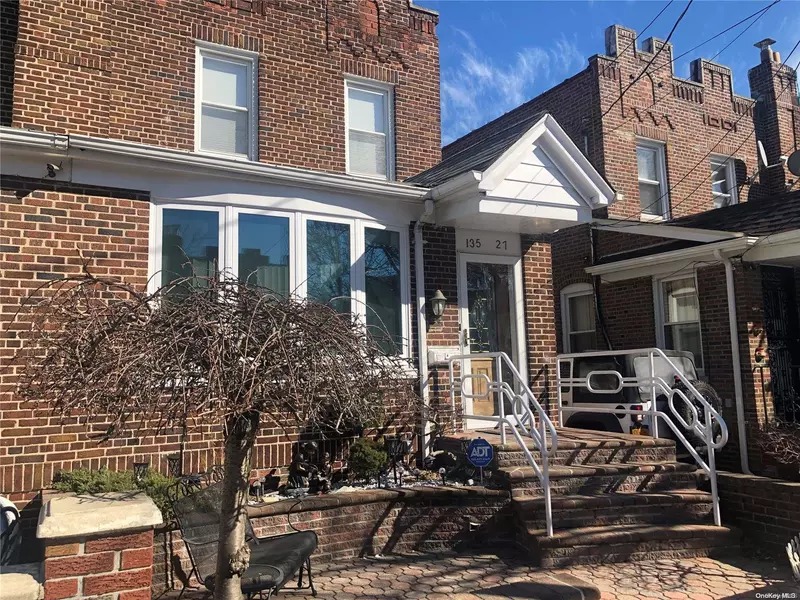 135-27 96th Place PL, Ozone Park, NY 11417