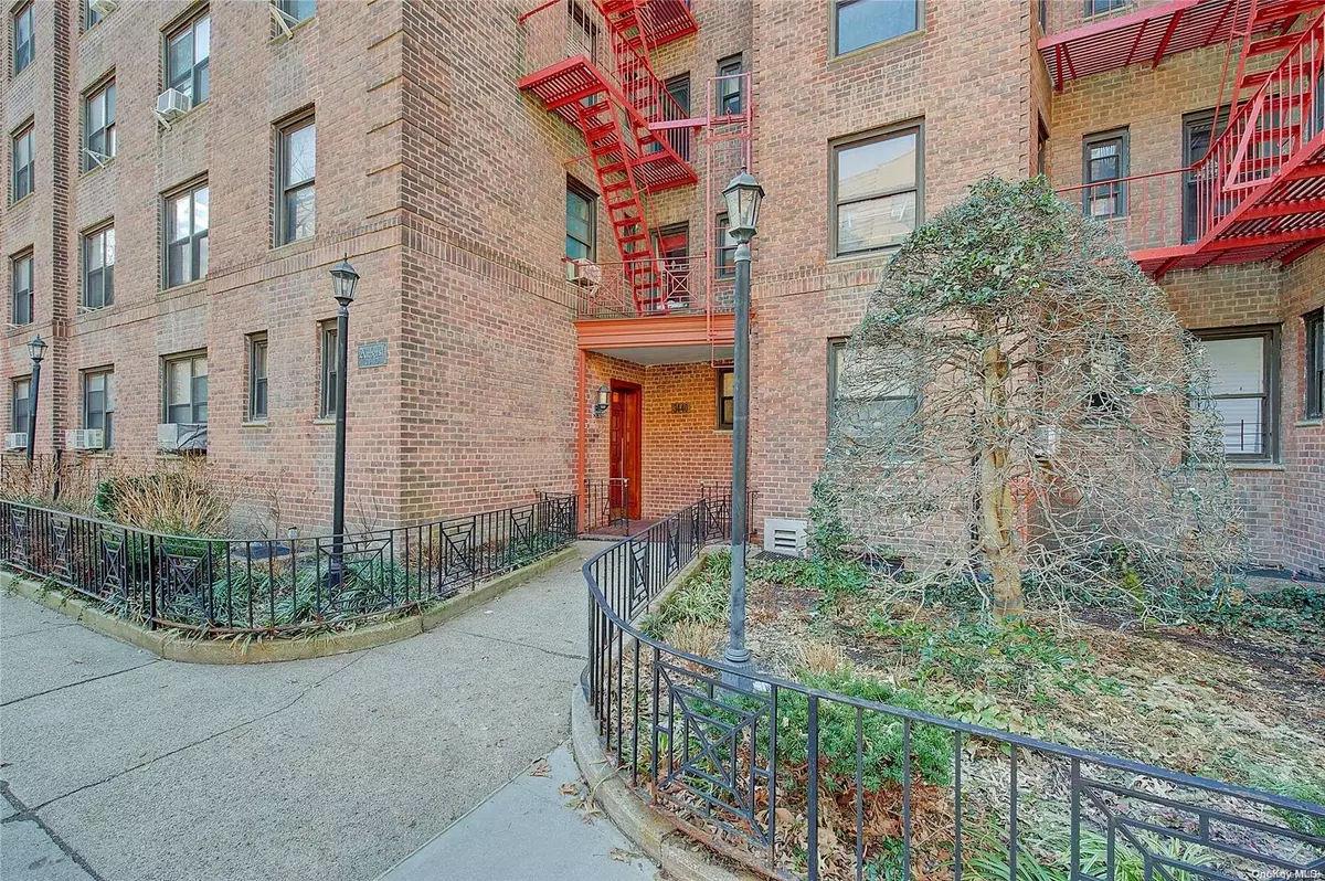 Jackson Heights, NY 11372,34-40 78th ST #2H