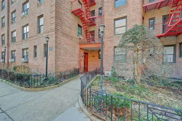 34-40 78th ST #2H, Jackson Heights, NY 11372