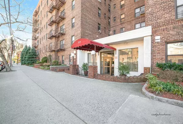 71-11 Yellowstone BLVD #5P, Forest Hills, NY 11375