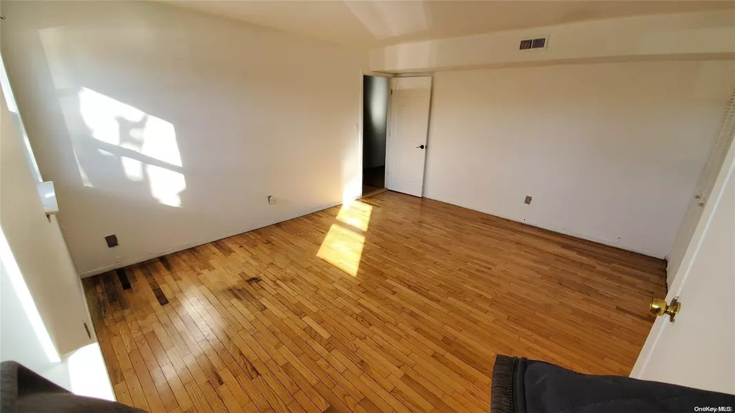 161 Artist Lake DR #161, Middle Island, NY 11953